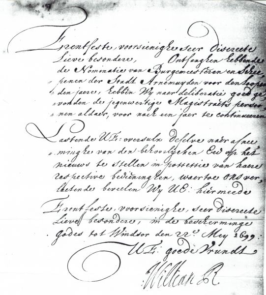 Een kopie van de door Prins Willem III, Koning van Engeland en Stadhouder van de Nederlanden, ondertekende benoeming van de nieuwe burgemeester en schepenen van het Arnemuidse Stadsbestuur.