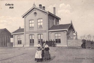 Het in 1871 gebouwde station voor de spoorwegen.