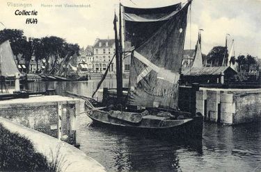 De ARM 14 van Cornelis van Belzen wordt de haven van Vlissingen binnen geroeid.