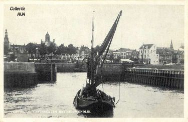 Een hoogaars voor de haven van Vlissingen.