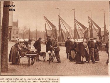 Bedrijvigheid bij de visverkoop aan de Engelse haven te Vlissingen.