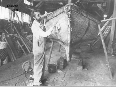 In de tweehonderd jaar oude scheepswerf van de familie Meerman in de laatste dagen van haar bestaan.